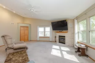 20805 W Windsor Dr, New Berlin, WI 53146 - Photo 11
