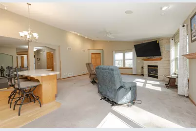20805 W Windsor Dr, New Berlin, WI 53146 - Photo 13