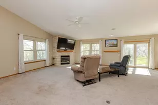 20805 W Windsor Dr, New Berlin, WI 53146 - Photo 9