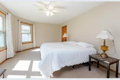 20805 W Windsor Dr, New Berlin, WI 53146 - Photo 25