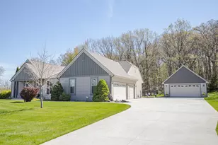 20805 W Windsor Dr, New Berlin, WI 53146 - Photo 3