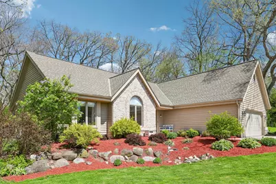 S45W25740  Red Oak Ct, Waukesha, WI 53189 - Photo 3