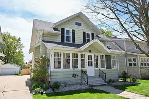 121 W Washington Ave, Hartford, WI 53027 - Photo 1
