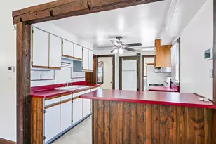 1970 S 75th St, West Allis, WI 53219 - Photo 9