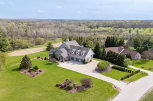 7636 Fairway Ln, Farmington, WI 53090 - Photo 5