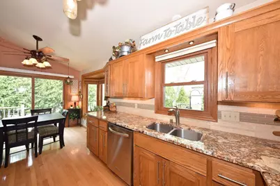 W154N7712  Pheasant Ln, Menomonee Falls, WI 53051 - Photo 9