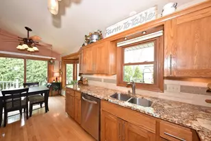 W154N7712 Pheasant Ln, Menomonee Falls, WI 53051 - Photo 9