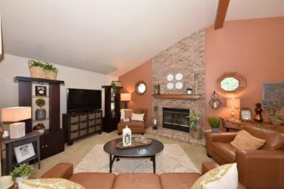 W154N7712  Pheasant Ln, Menomonee Falls, WI 53051 - Photo 3
