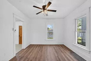 2010 16th St, Racine, WI 53403 - Photo 7