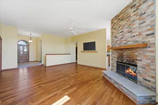 437 Emerald Hills Dr, Fredonia, WI 53021 - Photo 9