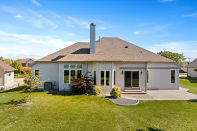 437  Emerald Hills Dr, Fredonia, WI 53021 - Photo 5