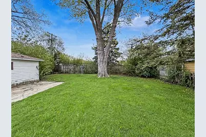 6301 N Joyce Ave, Milwaukee, WI 53225 - Photo 13
