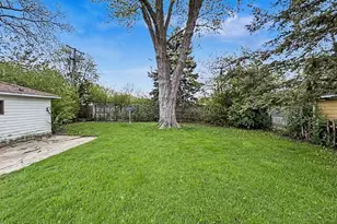 6301 N Joyce Ave, Milwaukee, WI 53225 - Photo 13