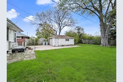 6301 N Joyce Ave, Milwaukee, WI 53225 - Photo 15