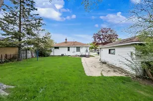 6301 N Joyce Ave, Milwaukee, WI 53225 - Photo 17