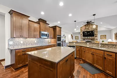 4722 W Oakwood Rd, Franklin, WI 53132 - Photo 9