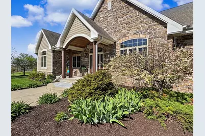 4722 W Oakwood Rd, Franklin, WI 53132 - Photo 3
