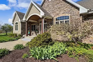 4722 W Oakwood Rd, Franklin, WI 53132 - Photo 3