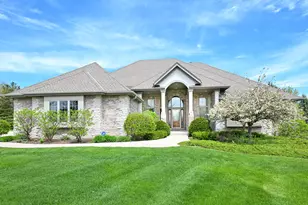 N52W21298 Golfview Ct, Menomonee Falls, WI 53051 - Photo 1