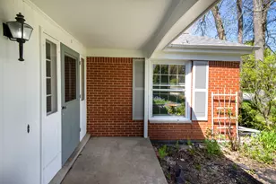 127 E Fox Dale Rd, Glendale, WI 53217 - Photo 9