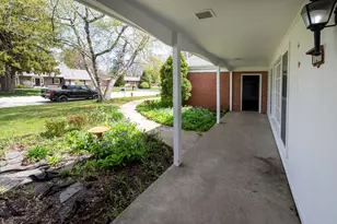 127 E Fox Dale Rd, Glendale, WI 53217 - Photo 69