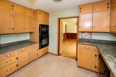 127 E Fox Dale Rd, Glendale, WI 53217 - Photo 25