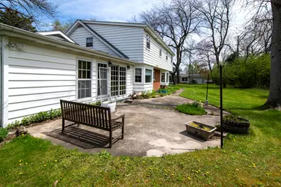 127 E Fox Dale Rd, Glendale, WI 53217 - Photo 7