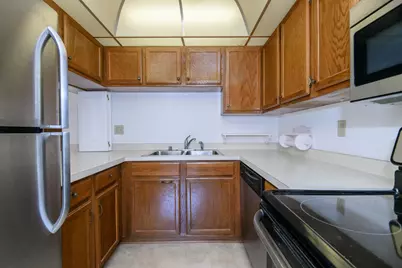 4655 S Woodland Dr, Greenfield, WI 53220 - Photo 7