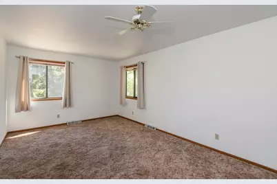 4655 S Woodland Dr, Greenfield, WI 53220 - Photo 9