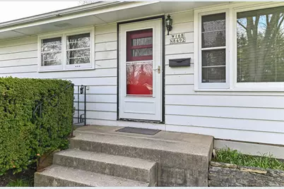W168N8492  Jacobson Dr, Menomonee Falls, WI 53051 - Photo 7