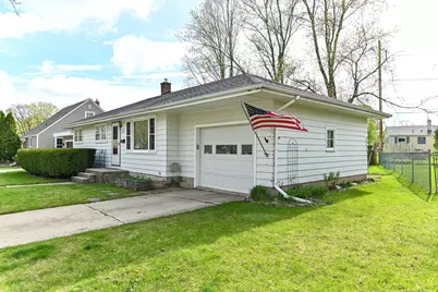 W168N8492  Jacobson Dr, Menomonee Falls, WI 53051 - Photo 5