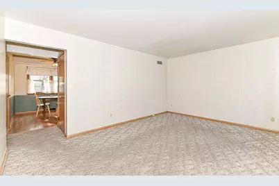 W168N8492  Jacobson Dr, Menomonee Falls, WI 53051 - Photo 9