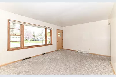 W168N8492  Jacobson Dr, Menomonee Falls, WI 53051 - Photo 3