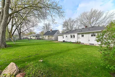 W168N8492  Jacobson Dr, Menomonee Falls, WI 53051 - Photo 33