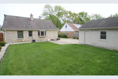2345 N 103rd St, Wauwatosa, WI 53226 - Photo 15