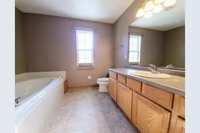 1805  Deer Path -, Waukesha, WI 53189 - Photo 15