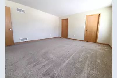 1805  Deer Path -, Waukesha, WI 53189 - Photo 17