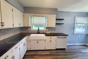 W158N9026 Charles Dr, Menomonee Falls, WI 53051 - Photo 7