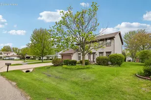 856 Uhen Ct, Burlington, WI 53105 - Photo 1