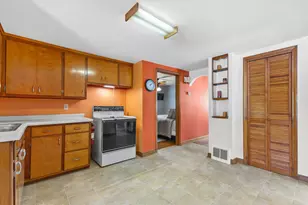 8842 S Chicago Rd, Oak Creek, WI 53154 - Photo 13