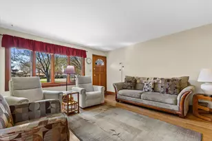 8842 S Chicago Rd, Oak Creek, WI 53154 - Photo 9