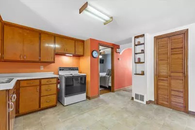 8842 S Chicago Rd #8844, Oak Creek, WI 53154 - Photo 13