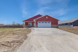 2210 S 19th St, Manitowoc, WI 54220 - Photo 3