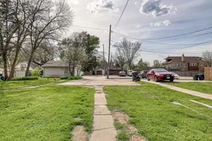 2117 S 77th St, West Allis, WI 53219 - Photo 23