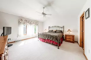 W264N2062 Deer Haven Ct, Pewaukee, WI 53072 - Photo 11