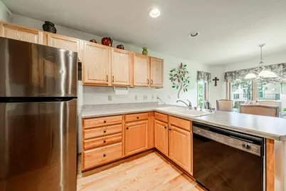 W264N2062  Deer Haven Ct Unit #1, Pewaukee, WI 53072 - Photo 5