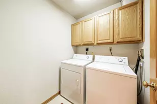 W264N2062 Deer Haven Ct, Pewaukee, WI 53072 - Photo 17