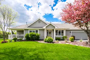 W264N2062 Deer Haven Ct, Pewaukee, WI 53072 - Photo 1