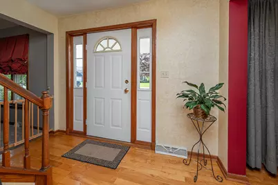 N75W23408 N Ridgeview Cir, Sussex, WI 53089 - Photo 3