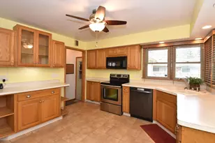 3307 Erie St, Racine, WI 53402 - Photo 5